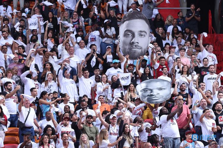 而在更衣室 而在更衣室